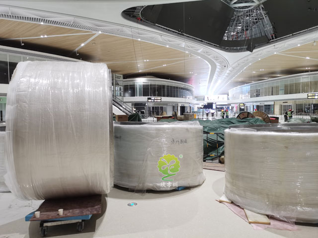 深圳機場衛星廳不銹鋼烤漆大花盆發光景觀花箱